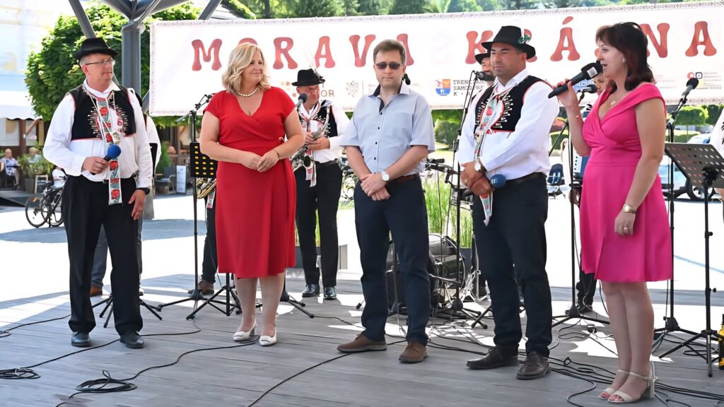 Zúčastnili jsme se cyrilometodějských oslav na Slovensku. V plánu je další setkání zástupců samospráv